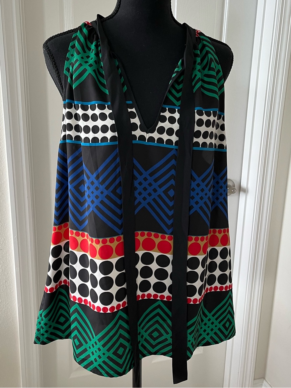 Trina Turk Black Multicolor Geometric sleeveless top